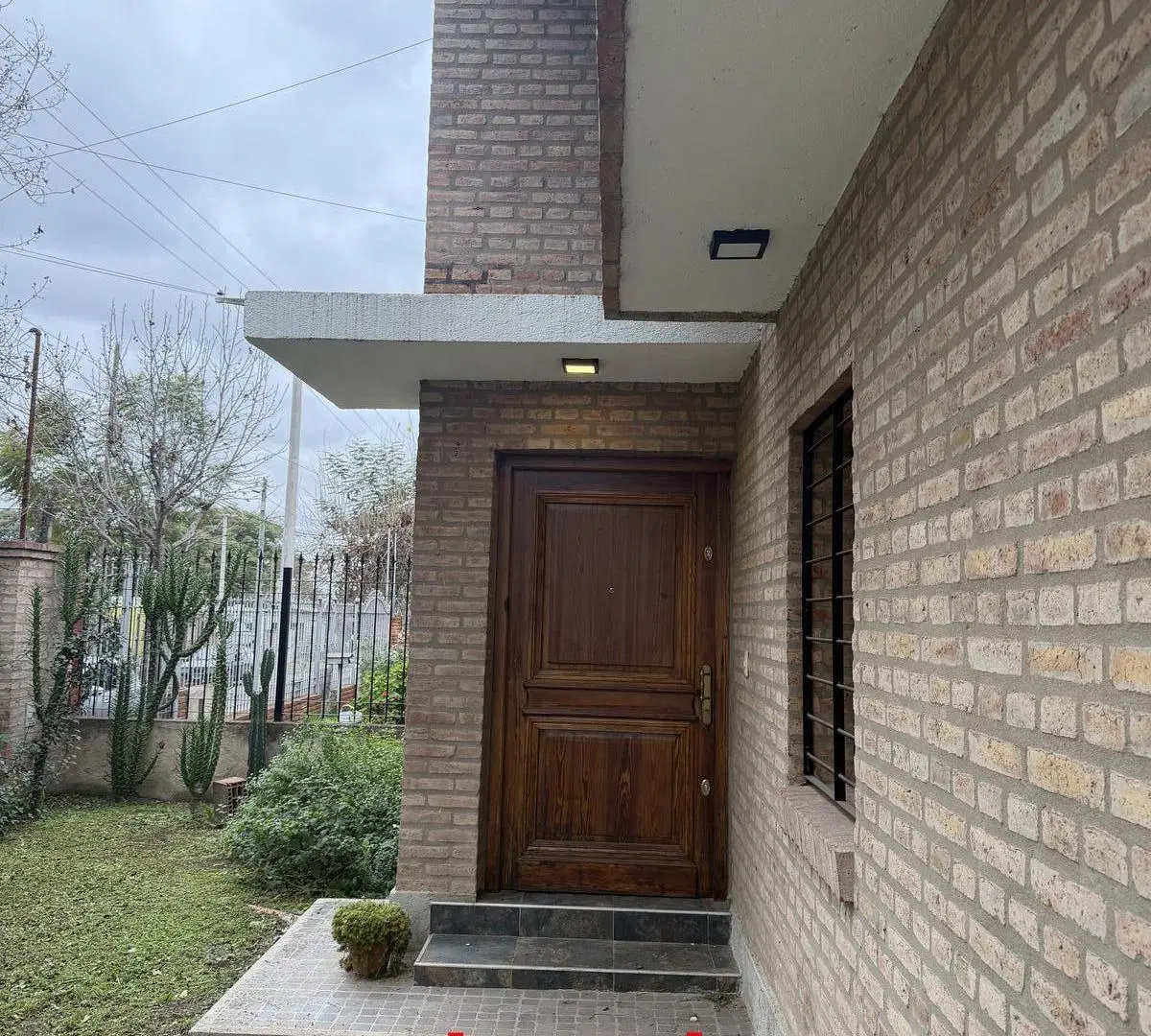 Excelente Casa en Alquiler | 2 Dormitorios | Barrio Argüello 2
