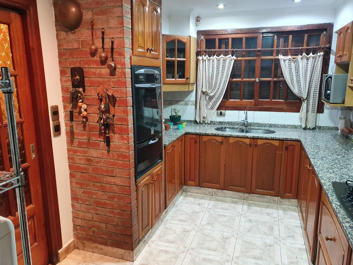 Chalet en Tres Plantas, Excelente 7 Ambientes en Munro 5