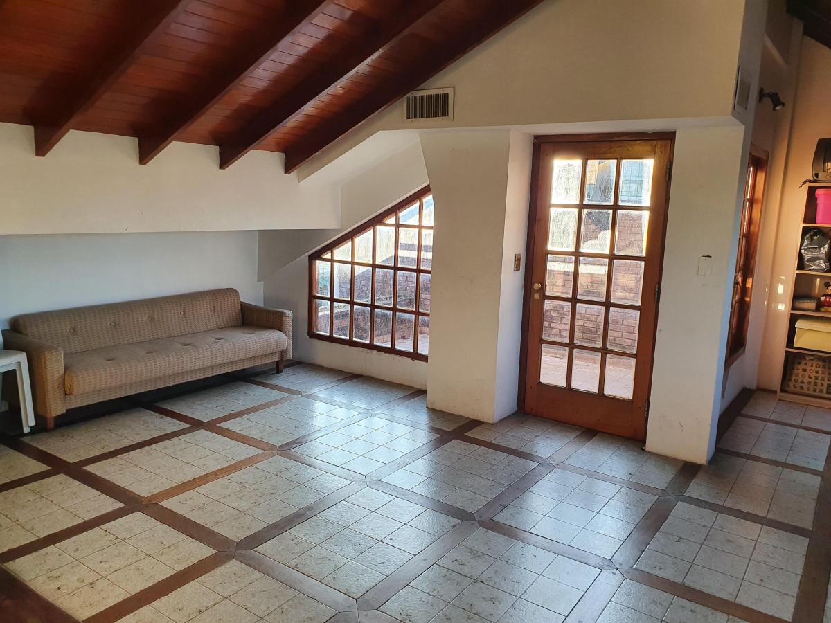 Chalet en Tres Plantas, Excelente 7 Ambientes en Munro 2