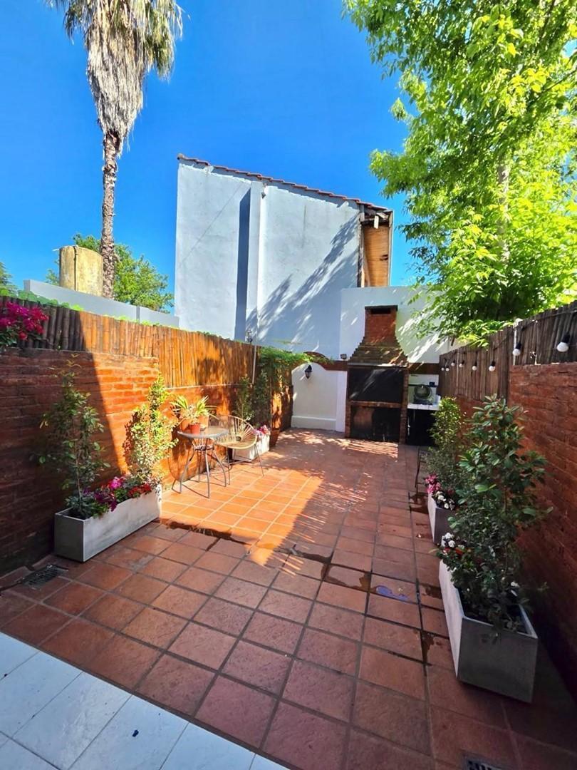 Foto de TRIPLEX EN ALQUILER EN OLIVOS - 3 DORMITORIOS - PATIO - COCHERA - 50%, imagen 1