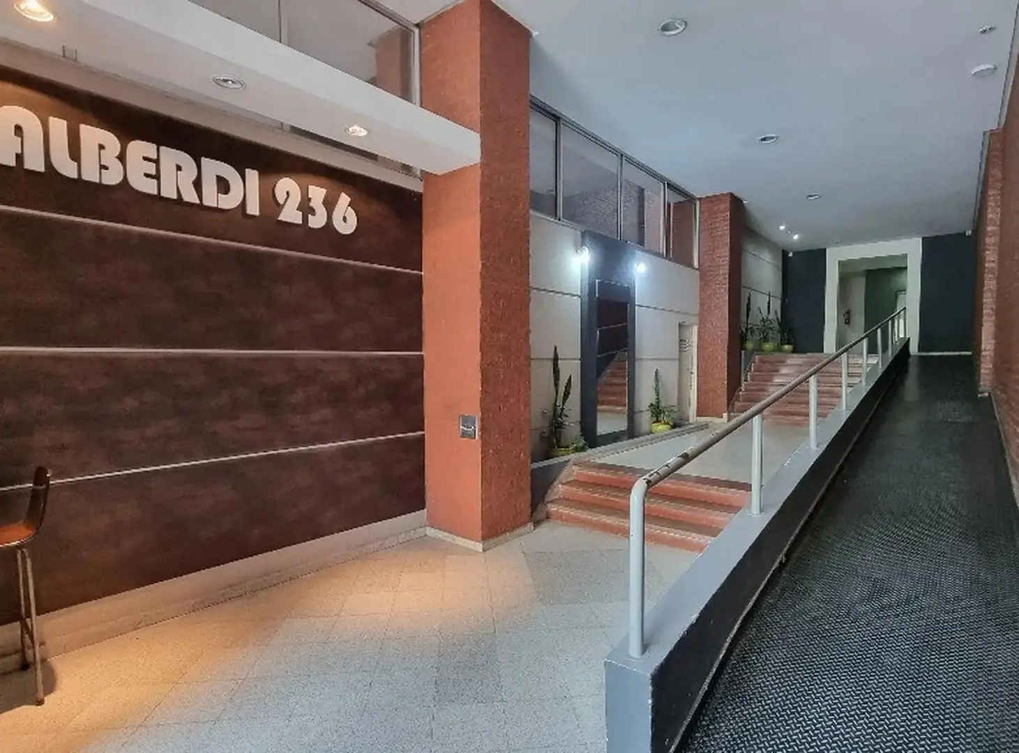 Departamento 4 dormitorios en microcentro de la ciudad 4