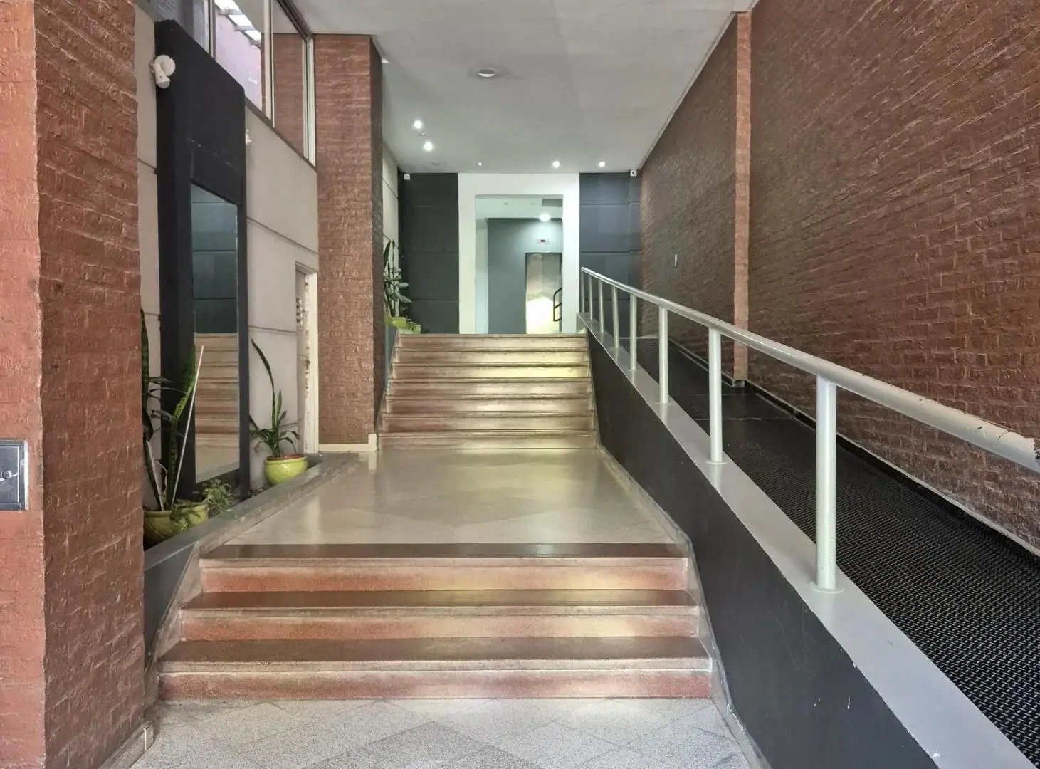 Departamento 4 dormitorios en microcentro de la ciudad 3
