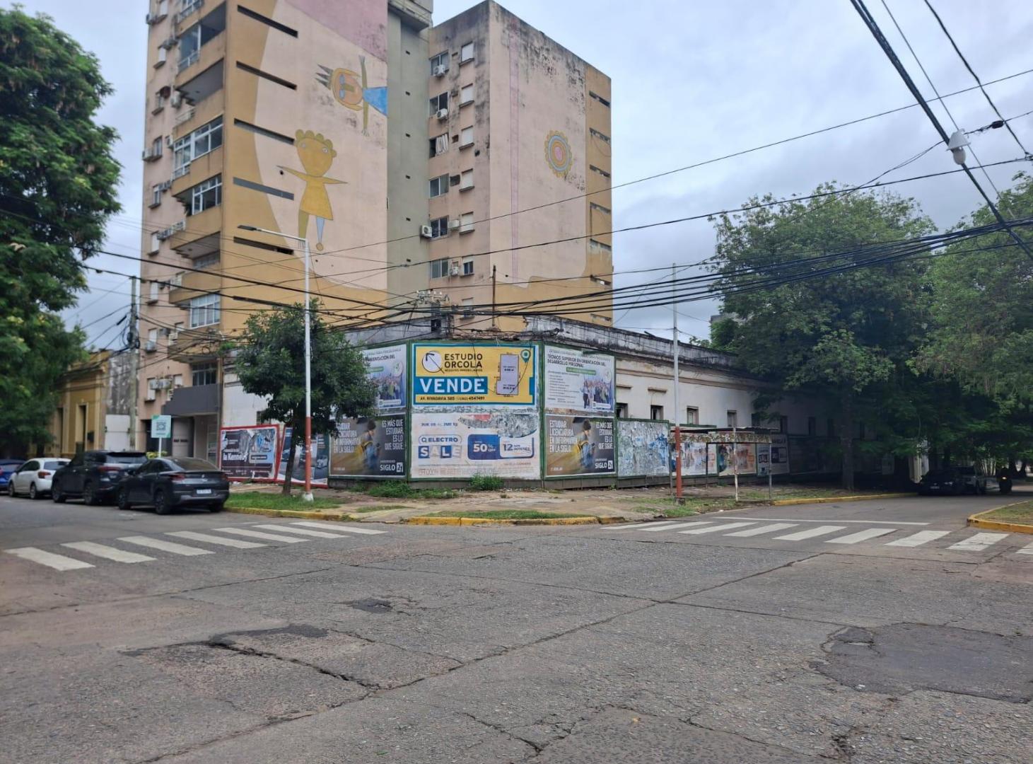 OPORTUNIDAD INVERSORES ! GRAN ESQUINA SOBRE AVENIDA