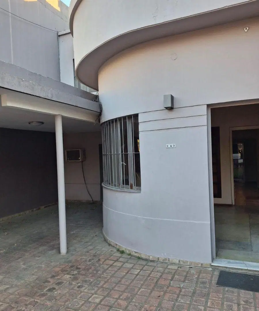 EXCLUSIVA CASA EN PLENO MICROCENTRO DE LA CIUDAD, TERRENO 12 X 40 4