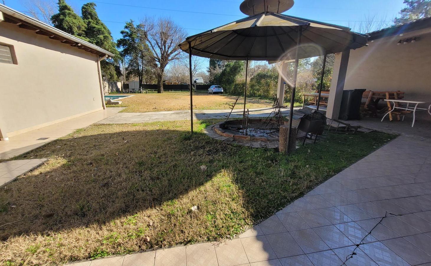 Quinta 4 ambientes con pileta - Villa Udaondo