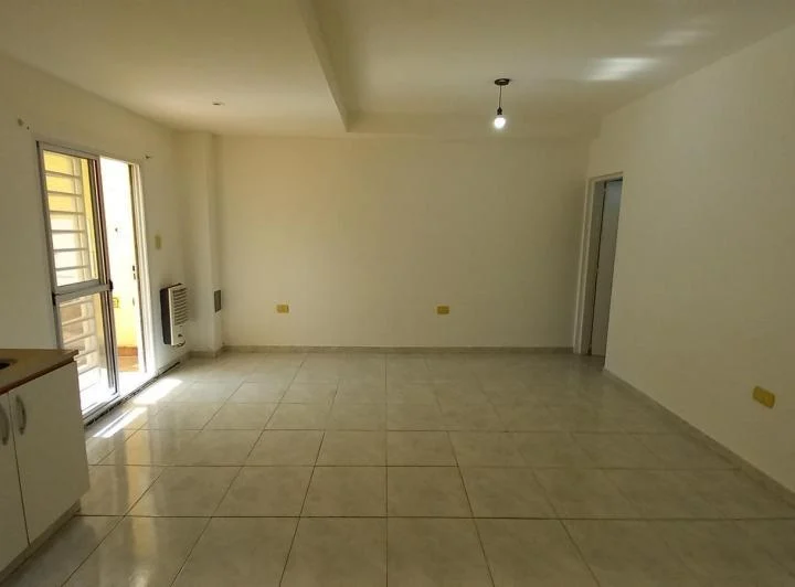Departamento mono ambientes c/patio - Morón 3