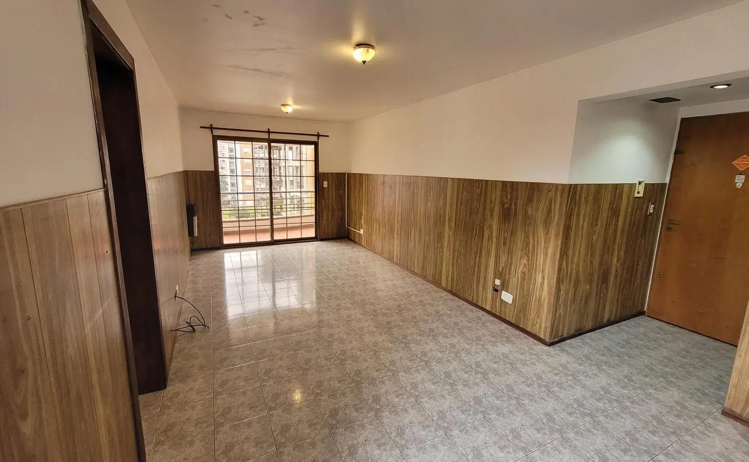 Departamento dos ambientes - Morón 3