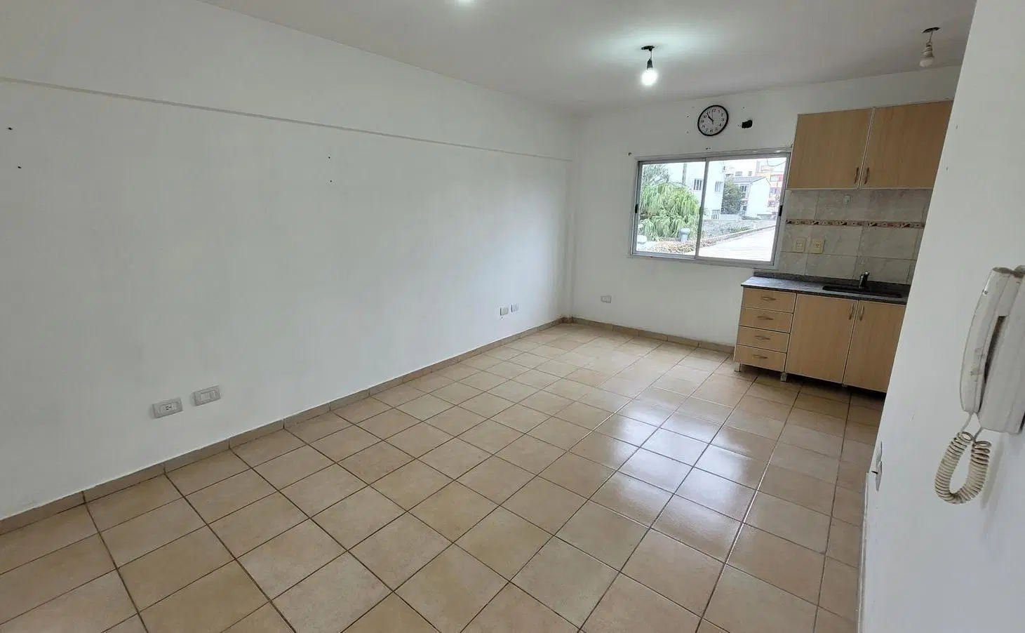 Departamento dos ambientes - Morón 4