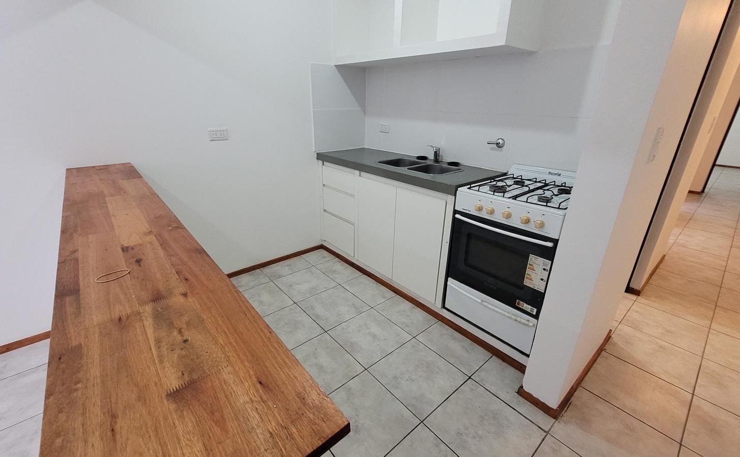 Foto de Departamento dos ambientes en planta baja con patio en Alquiler - Castelar, imagen 4
