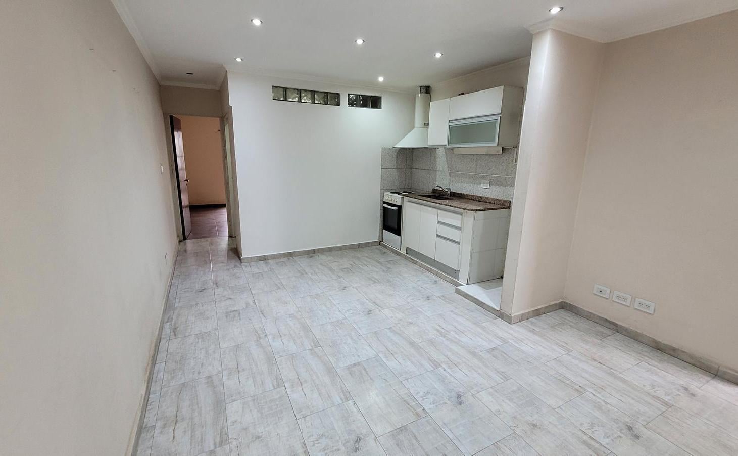 Foto de PH 2 Ambientes en Alquiler en Morón Norte – Planta Baja y con Patio, imagen 2