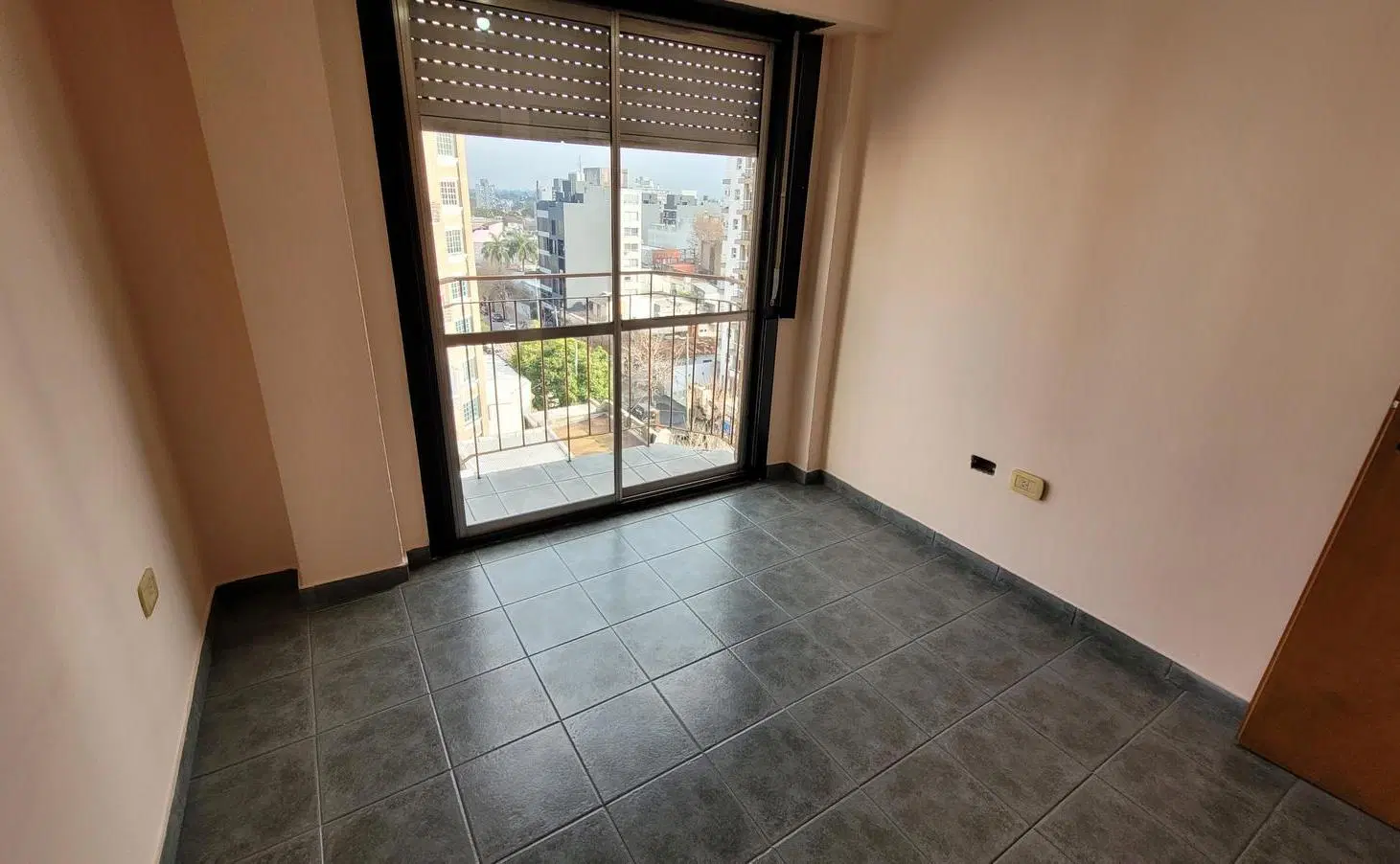 Departamento dos ambientes - Morón 3