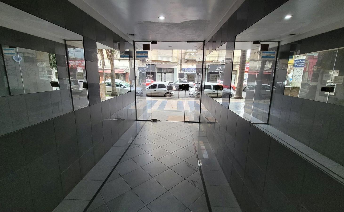 Foto de Departamento Monoambiente en Alquiler en Morón Centro con Balcón – A, imagen 1