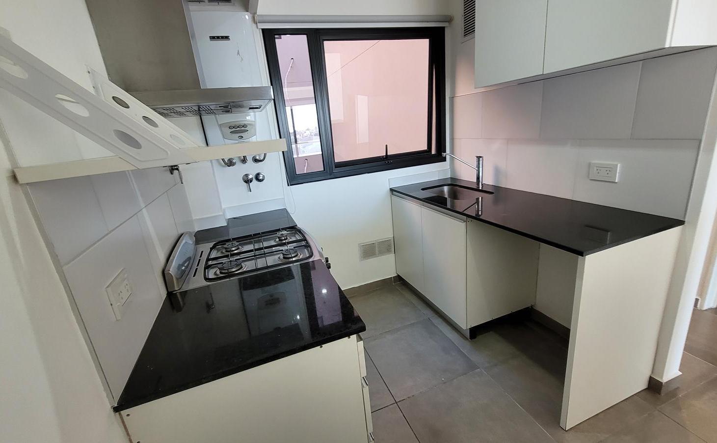 Foto de Departamento Monoambiente en Alquiler en Morón Sur con Balcón, imagen 2
