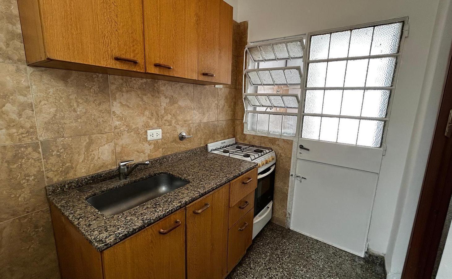 Foto de PH 2 Ambientes en Alquiler con Patio y Lavadero – Morón, imagen 2