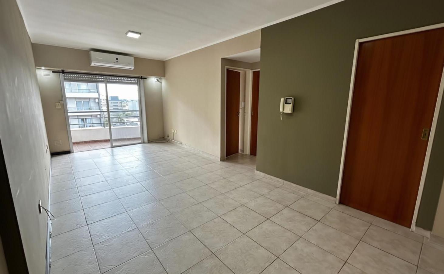 Foto de Departamento 2 Ambientes CON COCHERA en Alquiler en Morón con Balcón, imagen 3