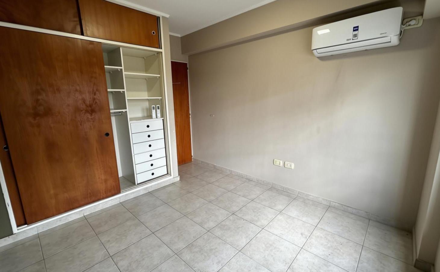 Foto de Departamento 2 Ambientes CON COCHERA en Alquiler en Morón con Balcón, imagen 2