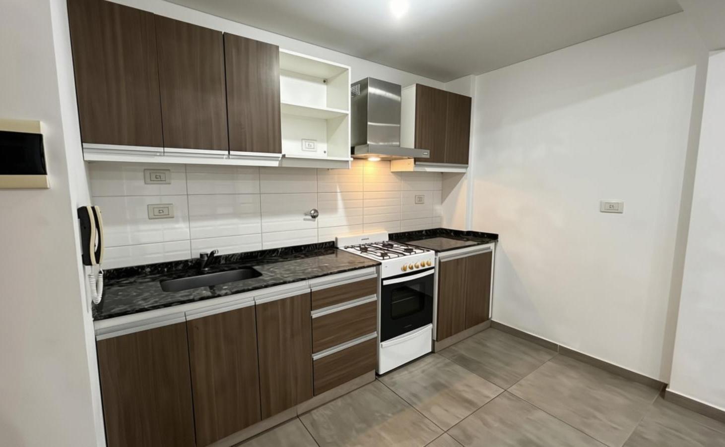 Foto de Departamento 2 Ambientes en Alquiler en Morón Norte – Frente, Balcón y, imagen 1