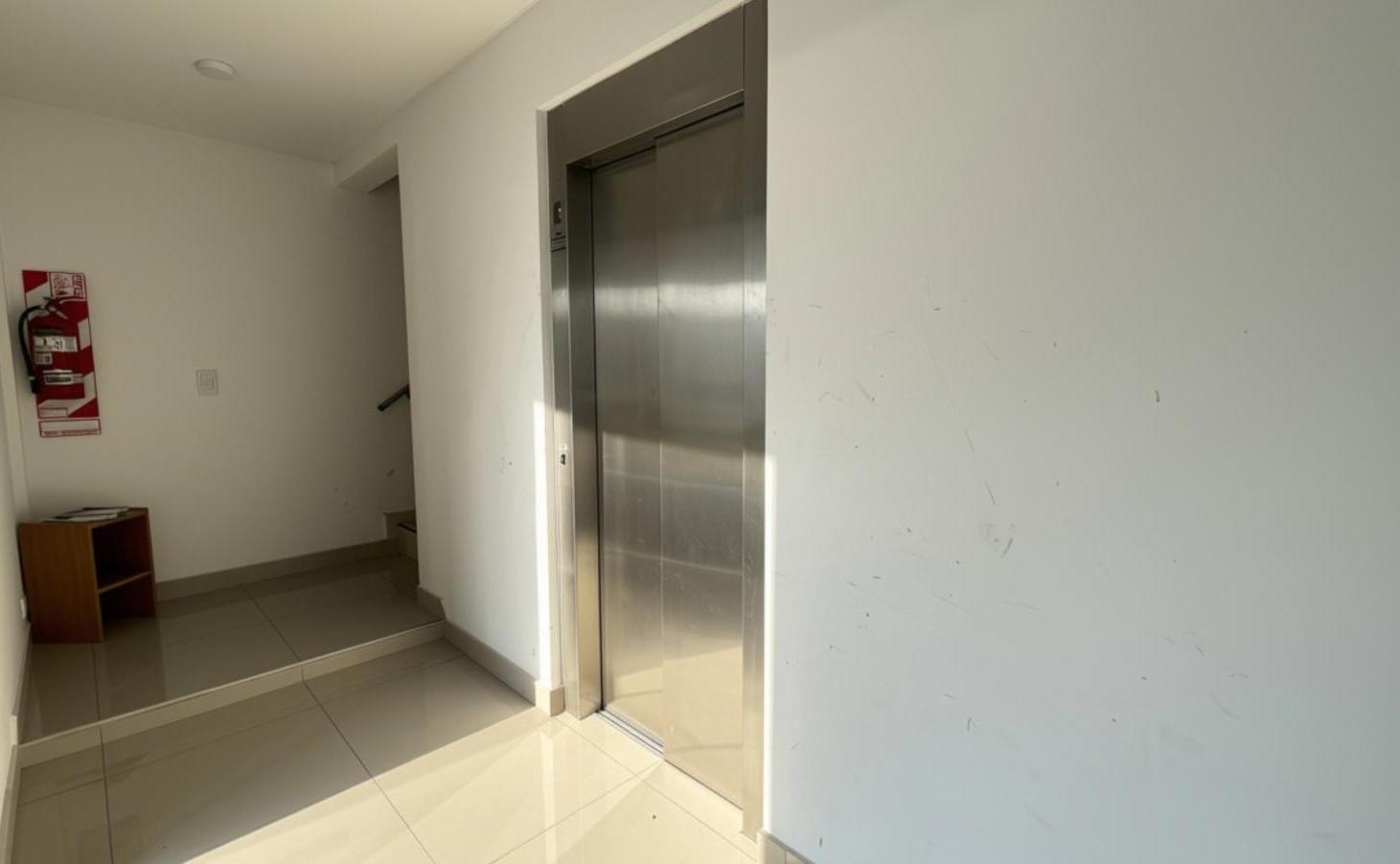 Foto de Departamento 2 Ambientes en Alquiler en Morón Norte – Frente, Balcón y, imagen 2