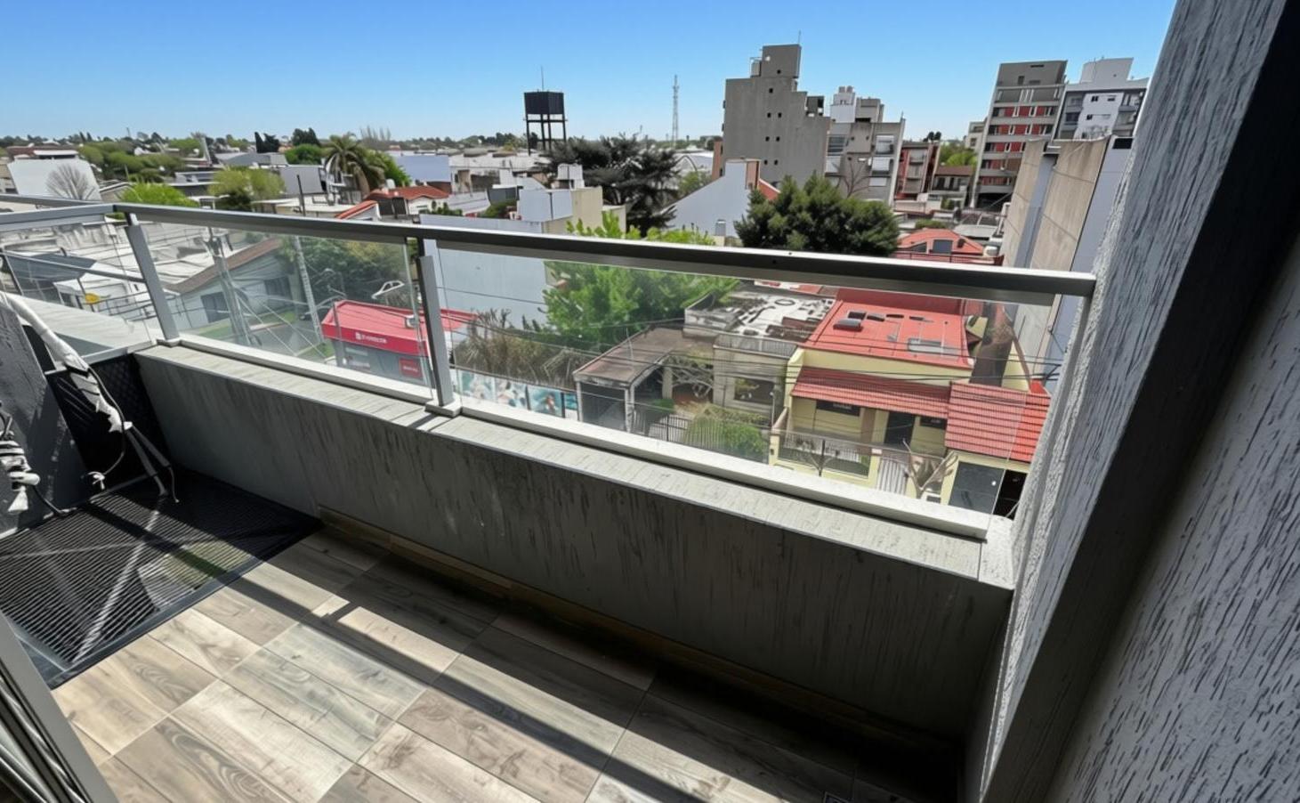 Foto de Departamento 2 Ambientes en Alquiler en Morón Norte – Frente, Balcón y, imagen 3
