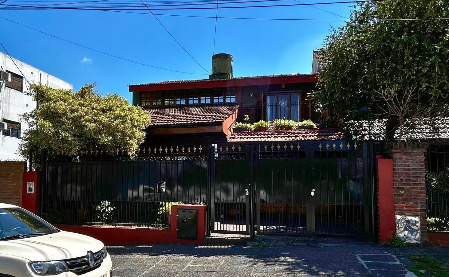 Foto de Casa 6 Ambientes en Venta en Morón Norte con Quincho, Patio y Cochera, imagen 3
