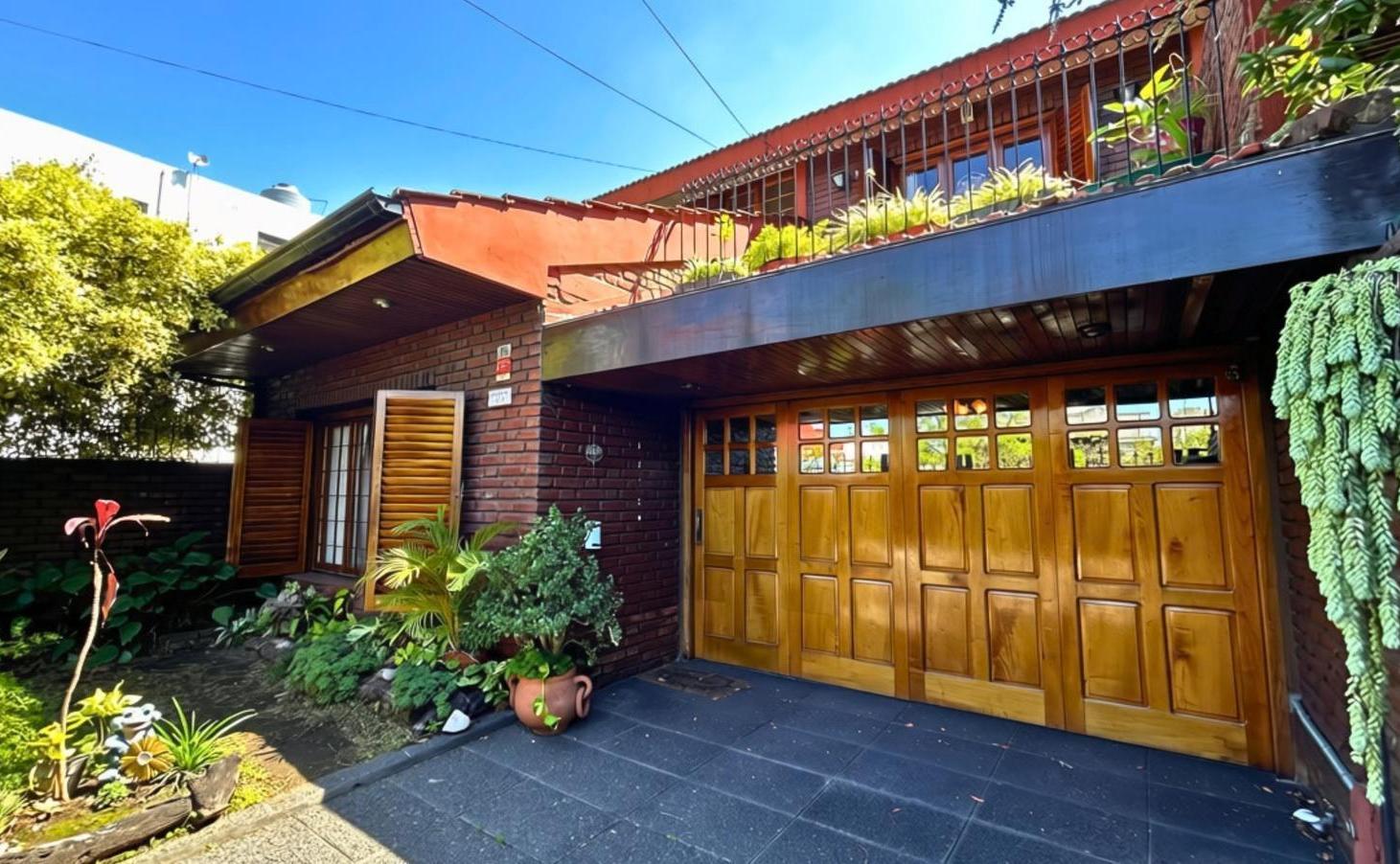 Foto de Casa 6 Ambientes en Venta en Morón Norte con Quincho, Patio y Cochera, imagen 1