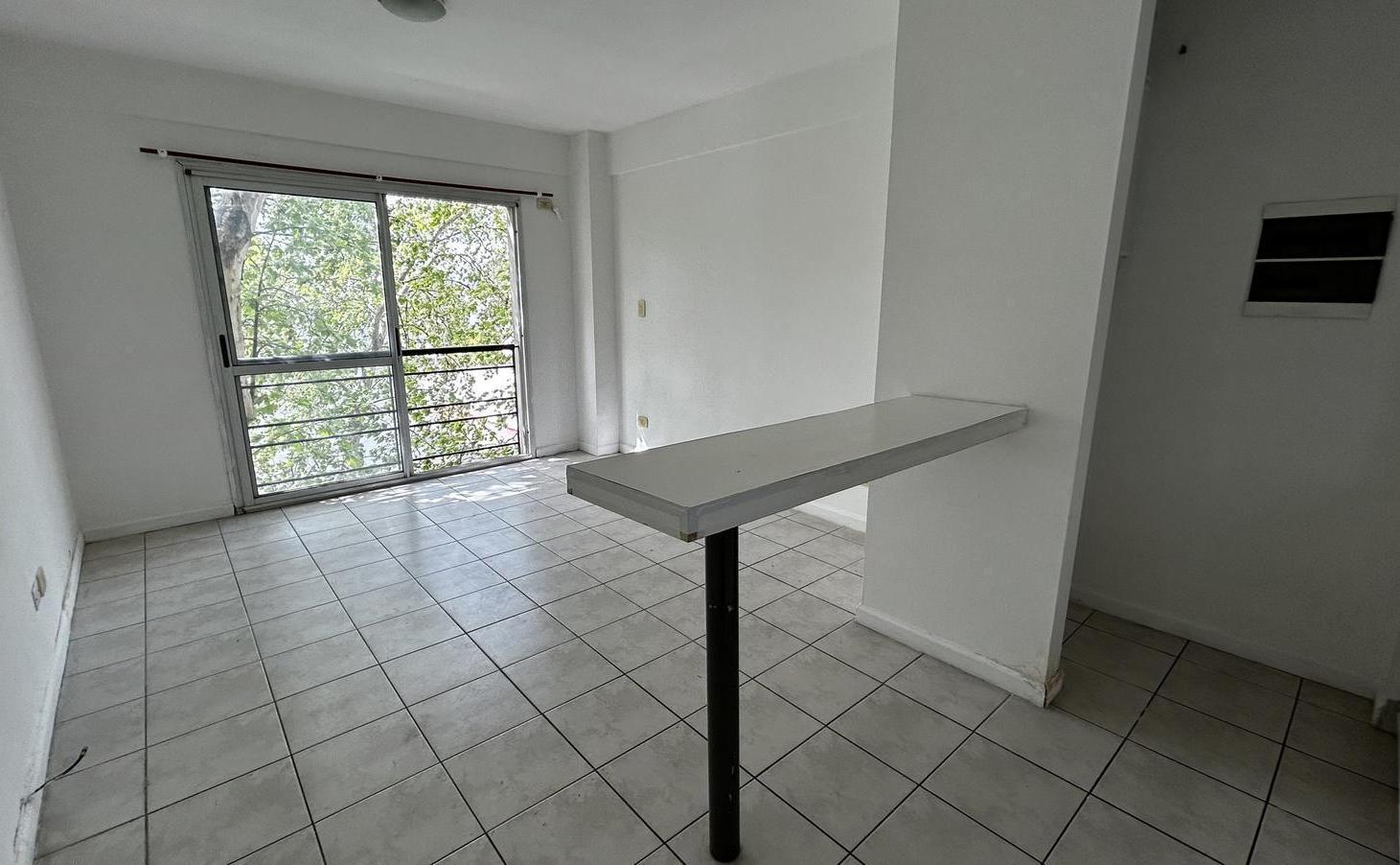 Foto de Monoambiente en Alquiler en Morón – Muy Luminoso y a 2 Cuadras de la, imagen 1