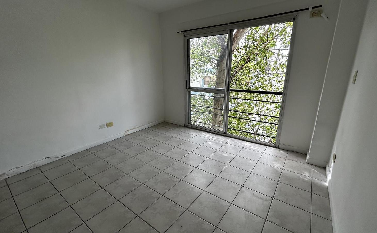 Foto de Monoambiente en Alquiler en Morón – Muy Luminoso y a 2 Cuadras de la, imagen 4
