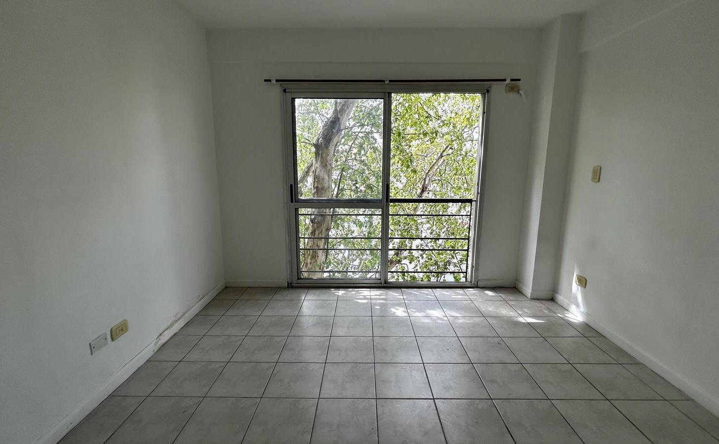 Foto de Monoambiente en Alquiler en Morón – Muy Luminoso y a 2 Cuadras de la, imagen 3