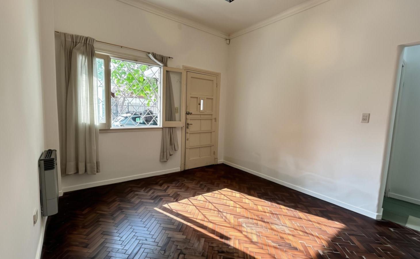 Foto de Casa Tipo PH 3 Ambientes en Alquiler en Morón con Patio Amplio, imagen 1