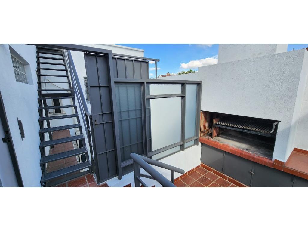 Piso Unico Al Frente Semi Nuevo 4 Ambientes 2 Baños Terraza. Sin Expensas! 5