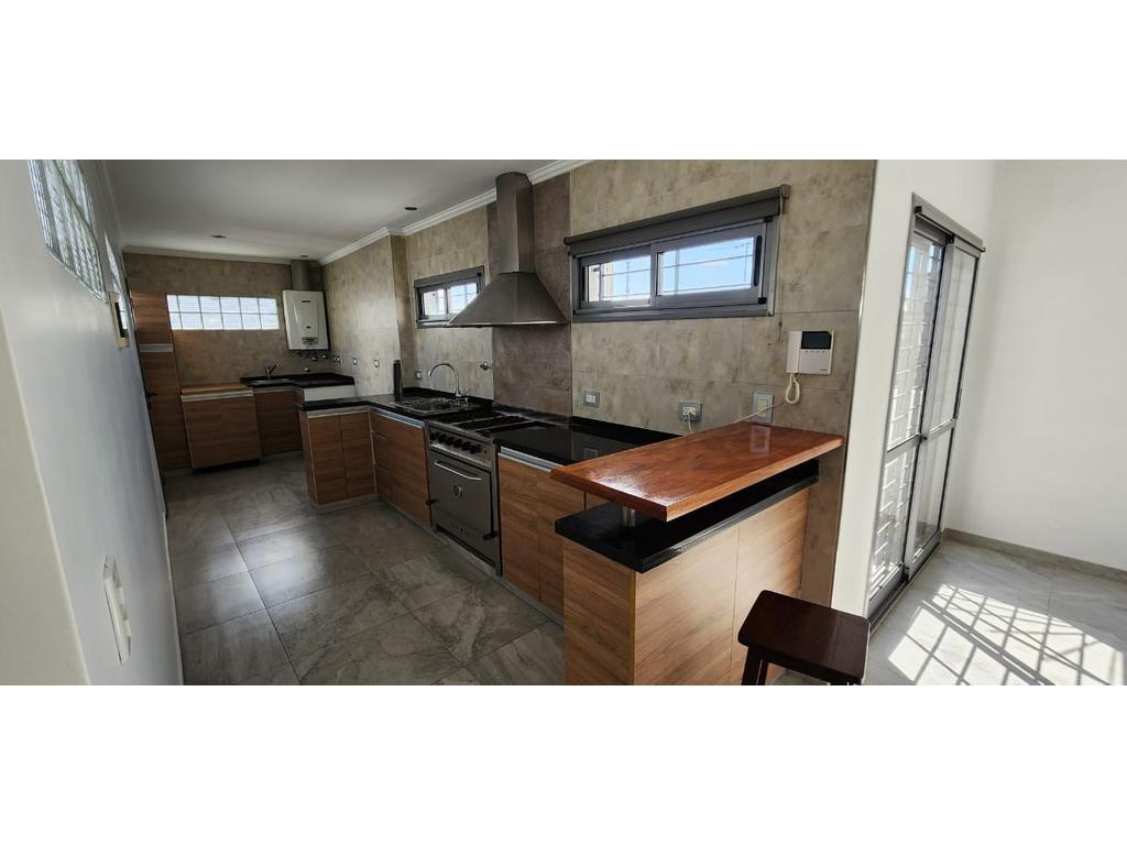 Piso Unico Al Frente Semi Nuevo 4 Ambientes 2 Baños Terraza. Sin Expensas! 2