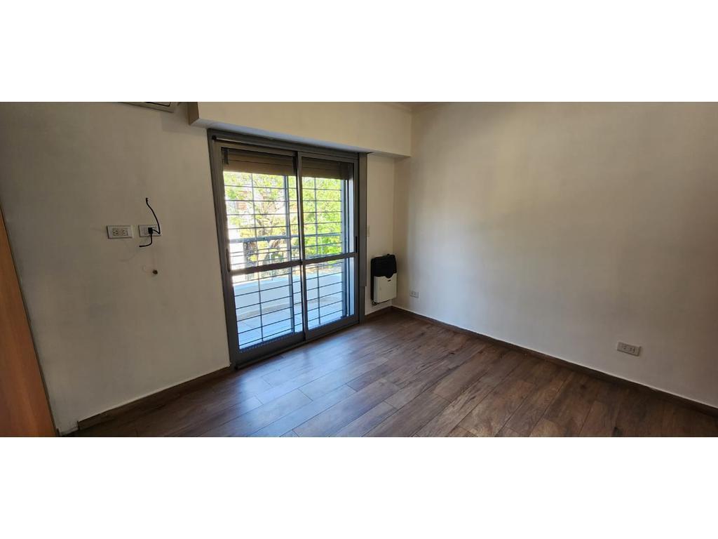 Piso Unico Al Frente Semi Nuevo 4 Ambientes 2 Baños Terraza. Sin Expensas! 4