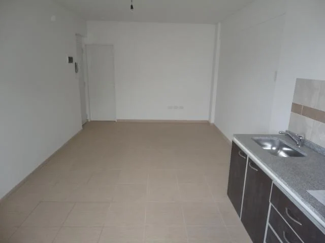 Foto de HERMOSO DEPARTAMENTO 2 AMBIENTES CONTRAFRENTE CON BALCÓN SEMI-NUEVO, imagen 1