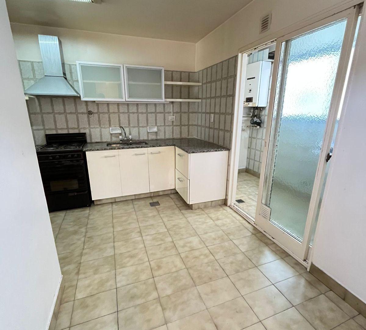 Foto de SEMIPISO 4 AMBIENTES CON DOS BAÑOS. FRENTE BALCÓN. (JONTE Y LOPE DE, imagen 4
