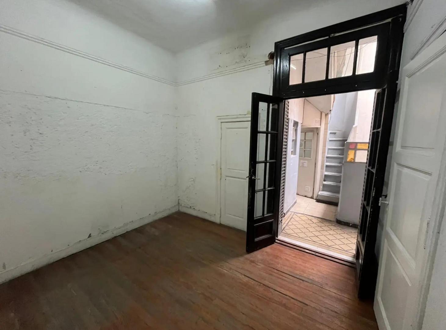 Foto de PH ANTIGUO ENTRADA INDEPENDIENTE 6 HABITACIONES 2 BAÑOS TERRAZA SIN EXPENSAS SOLO COMERCIAL PROFESIO, imagen 5