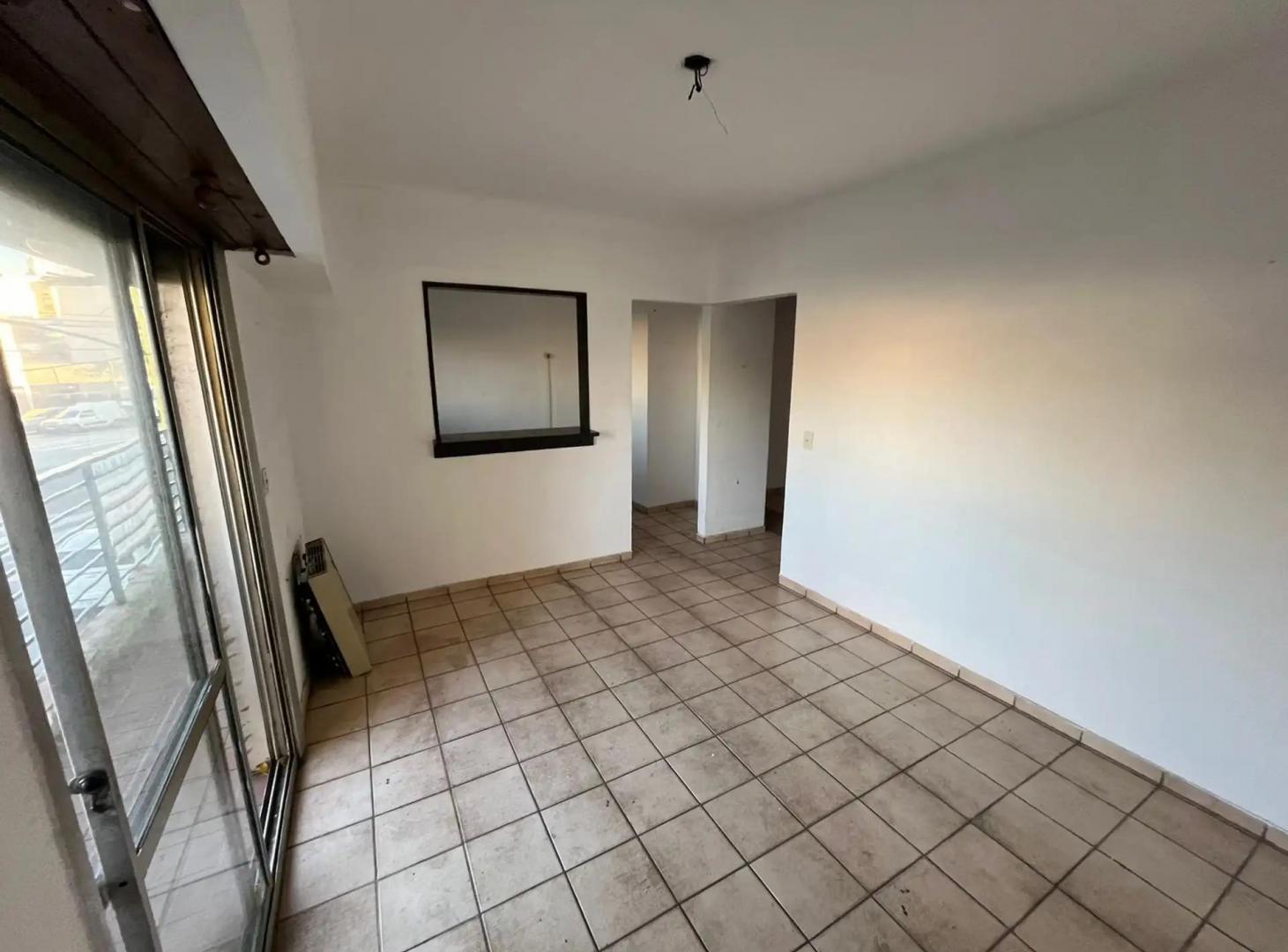 PH 2 AMBIENTES AL FRENTE CON BALCON Y PATIO SIN EXPENSAS APTO PROFESIONAL