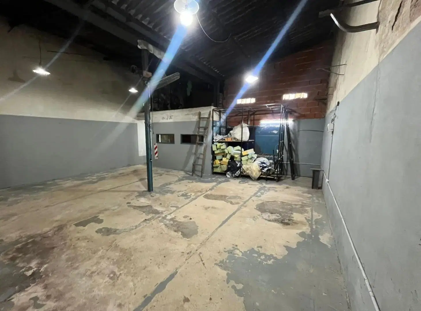 PEQUEÑO GALPON DE 60M2 IDEAL PARA DEPOSITO. 2