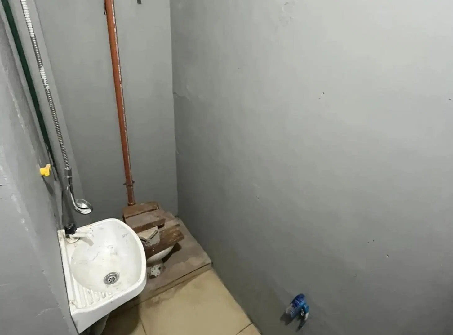 PEQUEÑO GALPON DE 60M2 IDEAL PARA DEPOSITO. 3