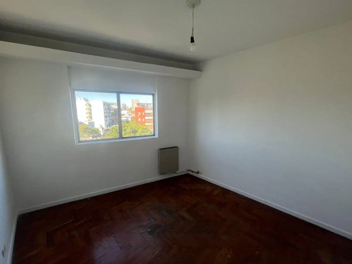 DEPARTAMENTO DE 3 AMBIENTES AL FRENTE CON BALCON. 3