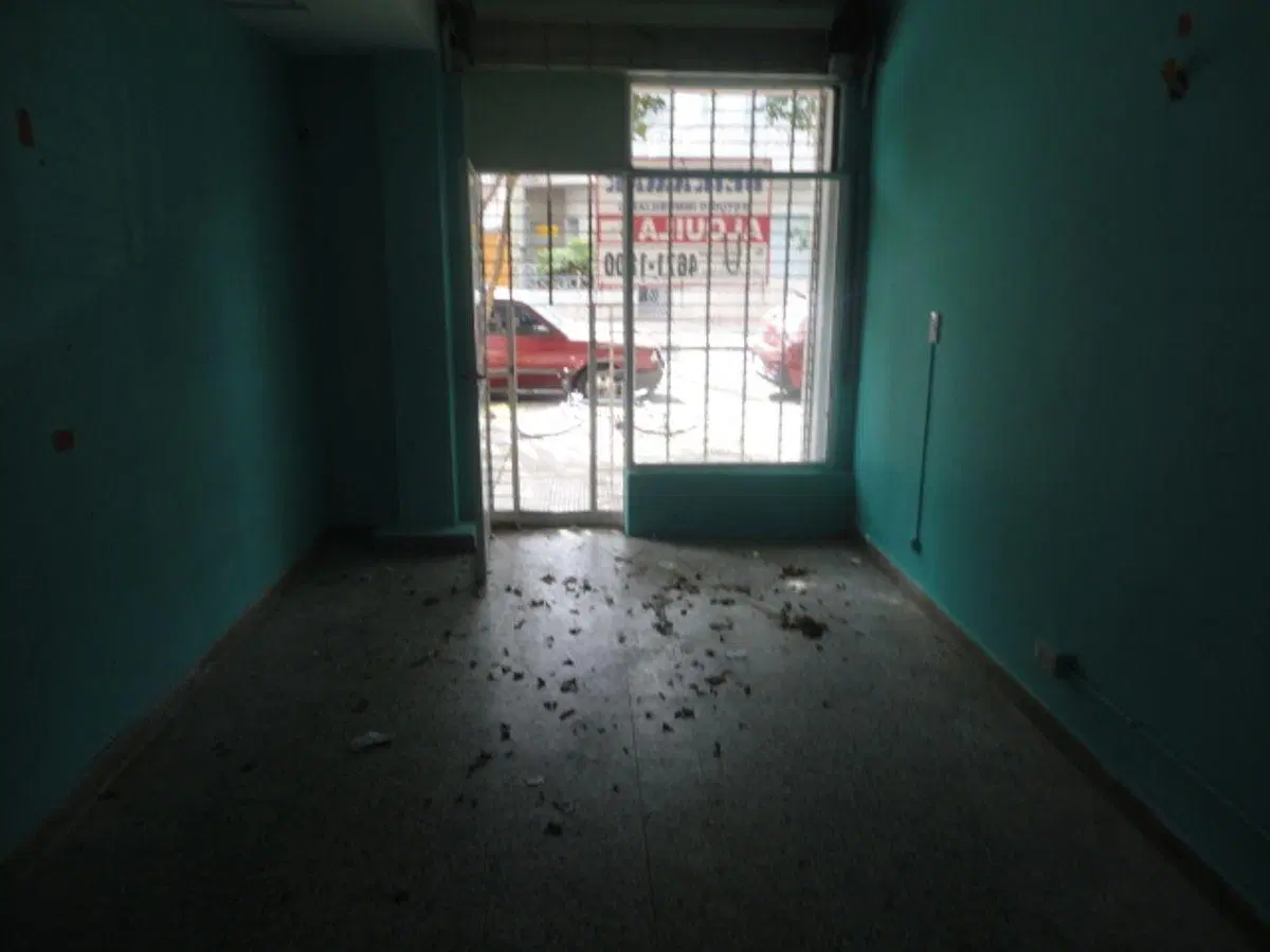 PEQUEÑO LOCAL EN NOGOYA Y PORCEL DE PERALTA."SOLO PARA DEPOSITO" 2