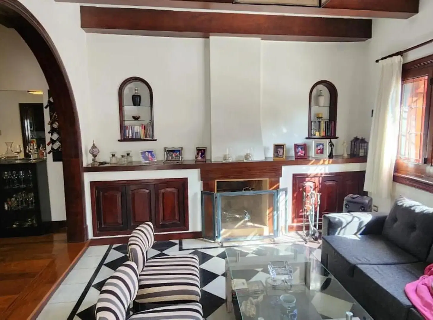 EXCELENTE CHALET MULTI FAMILIAR TODO A NUEVO CALIDAD, LOTE PROPIO GARAJE PASANTE VARIOS AUTOS 4