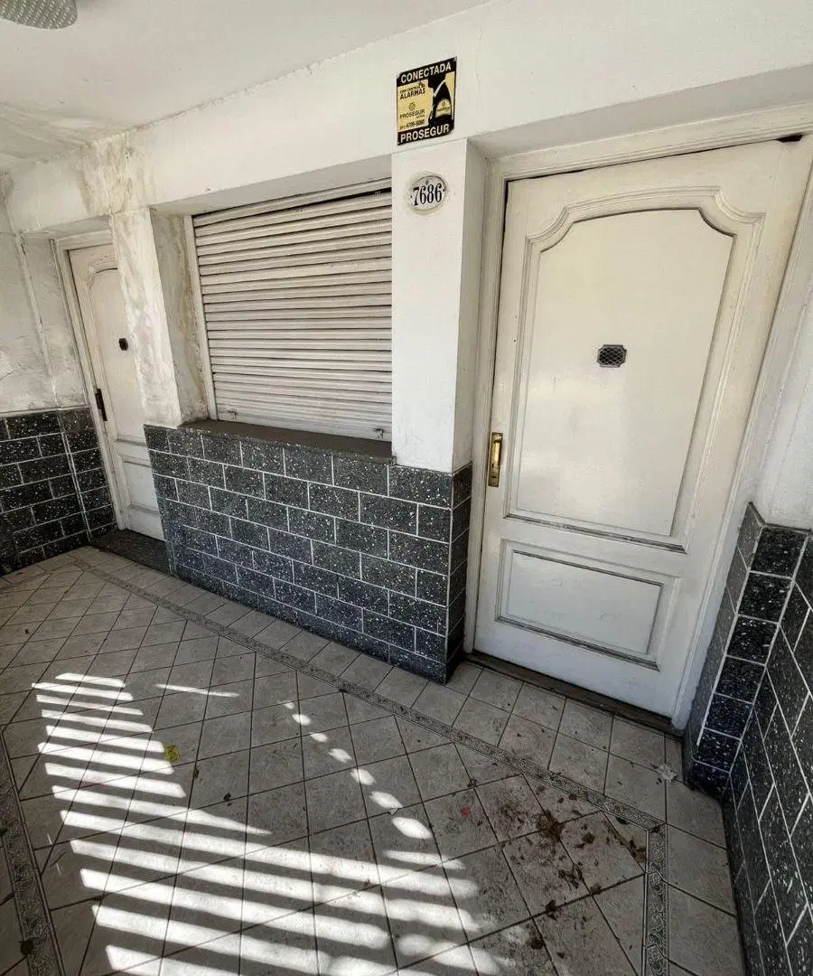 CASA 4 AMBIENTES ---"REGULAR ESTADO" ---LOTE PROPIO CON JARDIN PARRILLA Y TERRAZA. 2