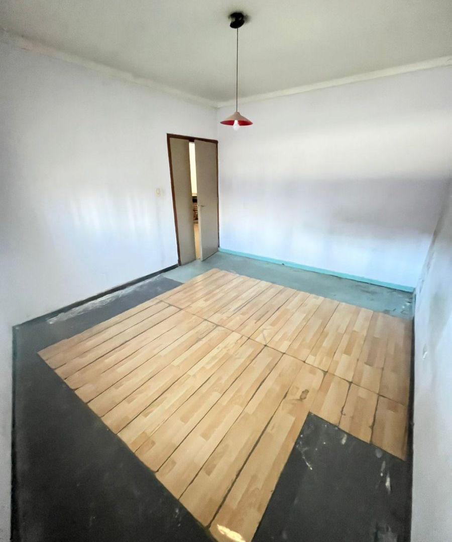 Foto de CASA 4 AMBIENTES ---"REGULAR ESTADO" ---LOTE PROPIO CON JARDIN PARRILLA, imagen 5