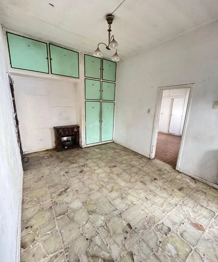 CASA 4 AMBIENTES ---"REGULAR ESTADO" ---LOTE PROPIO CON JARDIN PARRILLA Y TERRAZA. 8