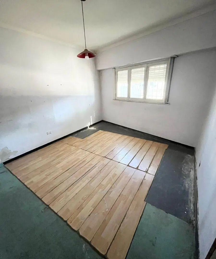 CASA 4 AMBIENTES ---"REGULAR ESTADO" ---LOTE PROPIO CON JARDIN PARRILLA Y TERRAZA. 4