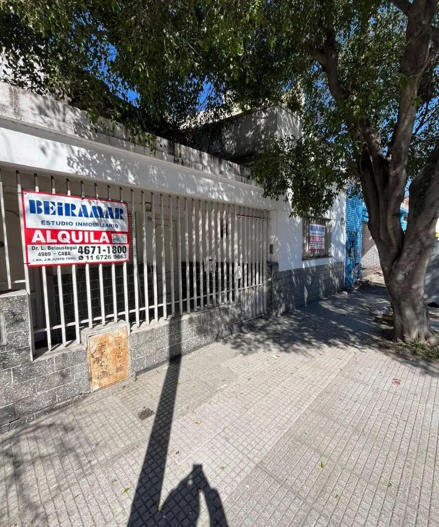 CASA 4 AMBIENTES ---"REGULAR ESTADO" ---LOTE PROPIO CON JARDIN PARRILLA Y TERRAZA. 3