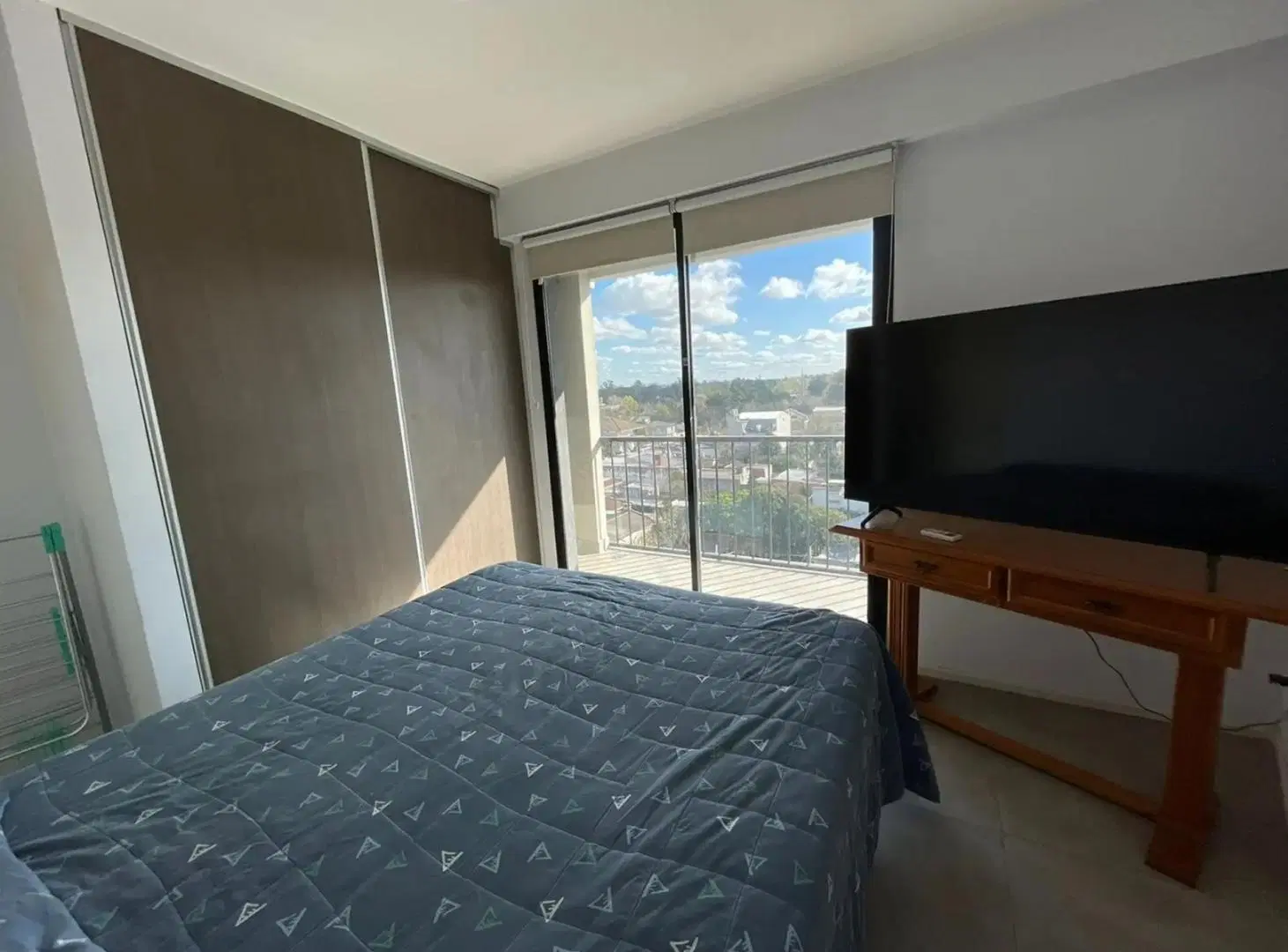 DEPTO 2 AMB FRENTE CON COCHERA CUBIERTA FIJA, SEMI NUEVO EDIFICIO CON AMENITIES Y PISCINA. UN LUJO 4