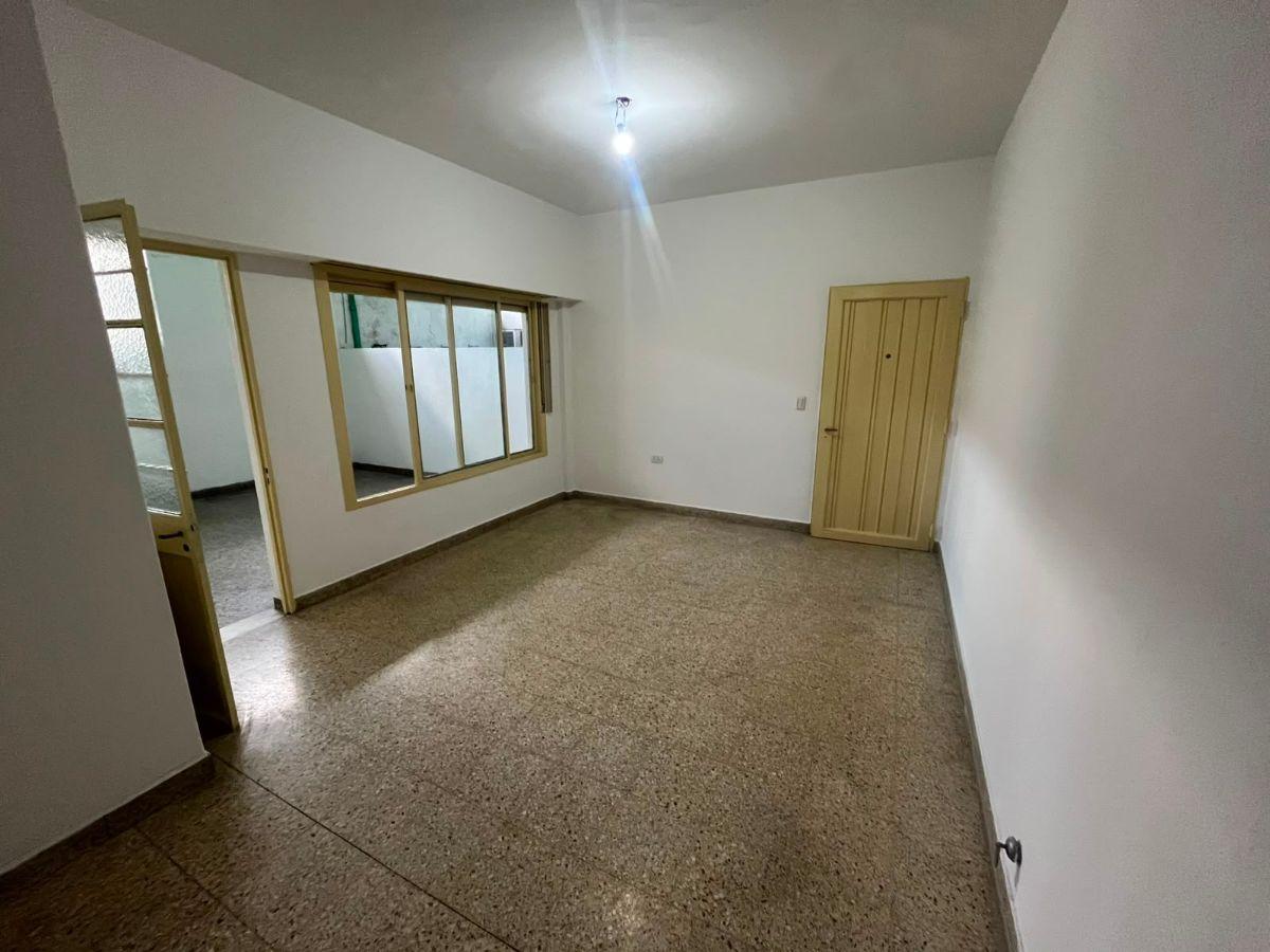 Foto de 2 AMB GRANDES CON PATIO Y LAVADERO PRIMER PISO POR ESCALERA SIN, imagen 3