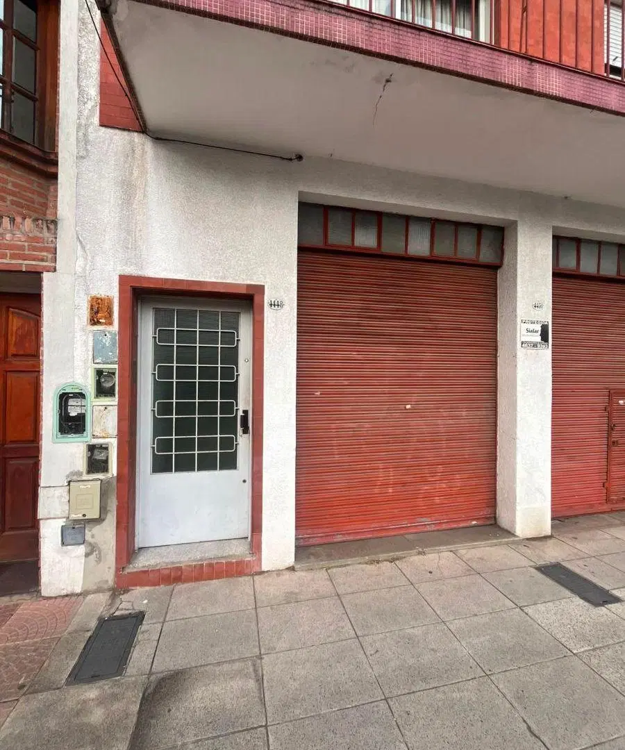 2 AMB GRANDES CON PATIO Y LAVADERO PRIMER PISO POR ESCALERA SIN EXPENSAS. JUAN B JUSTO Y SEGURUROLA 2