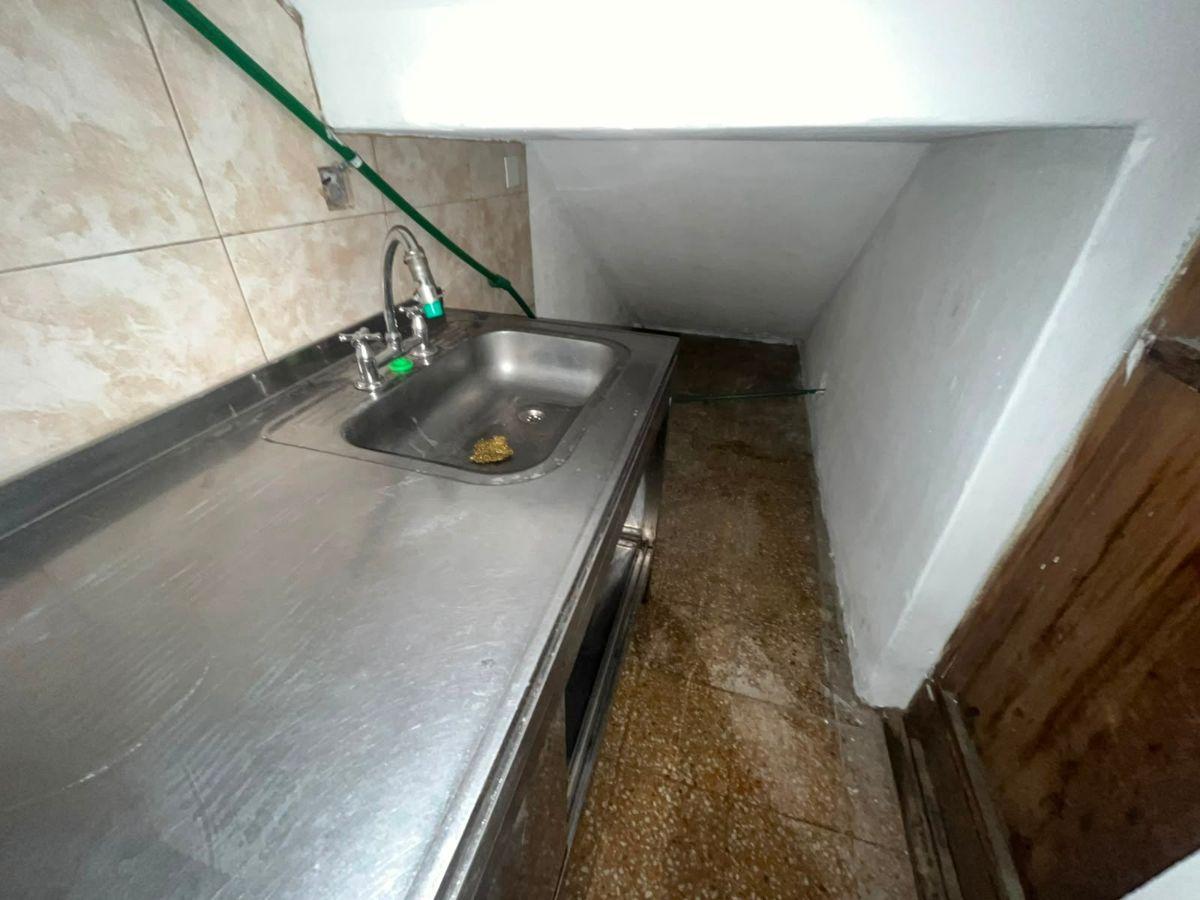 Foto de LOCAL COMERCIAL DE 30 M2 CON BAÑO Y PEQUEÑA COCINA., imagen 3